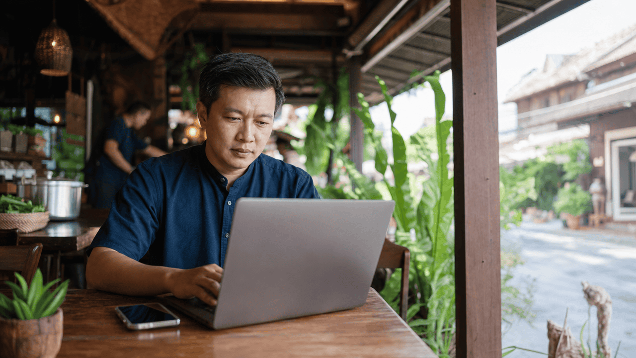 เจ้าของร้านตรวจสอบข้อมูลธุรกิจก่อนทำ seo สำหรับ ai search