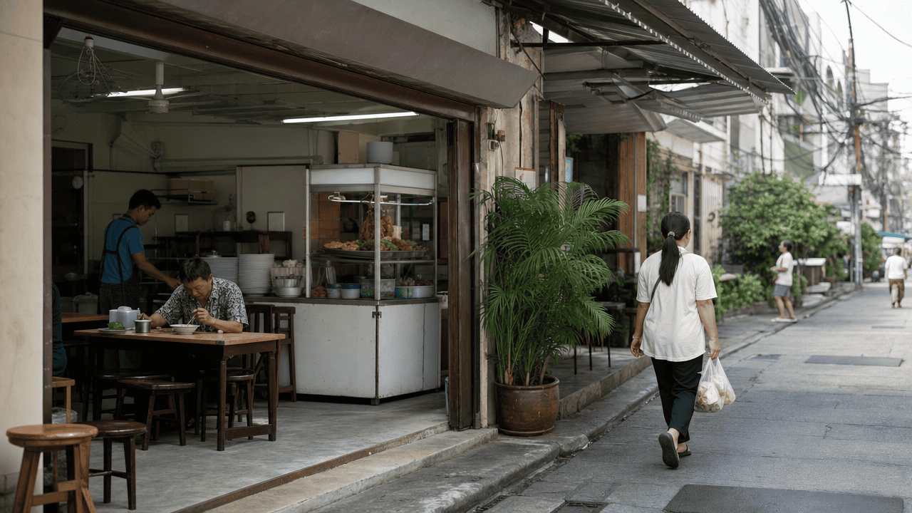 ปักหมุด Google Map 2026: วิธีทำให้ลูกค้าเจอร้านจริง 4 ร้านอาหารริมถนนย่านชุมชนไทย ลูกค้าเดินผ่านหน้าร้าน ตัวอย่างธุรกิจที่ควรปักหมุด google map